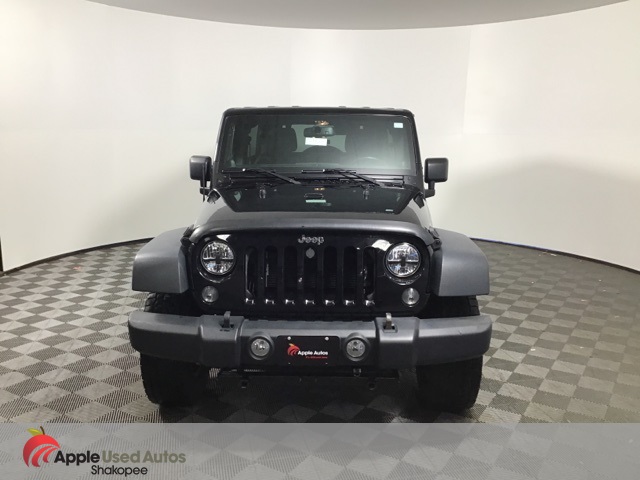 2014 Jeep Wrangler Unlimited Rubicon photo 2