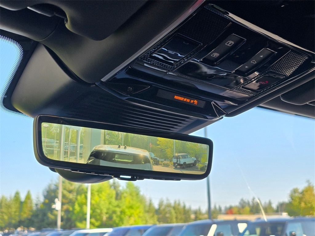 2025 Land Rover Range Rover SV photo 16