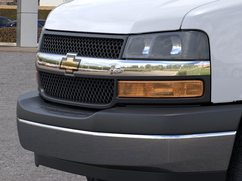 2025 Chevrolet Express Cutaway 3500 photo 9