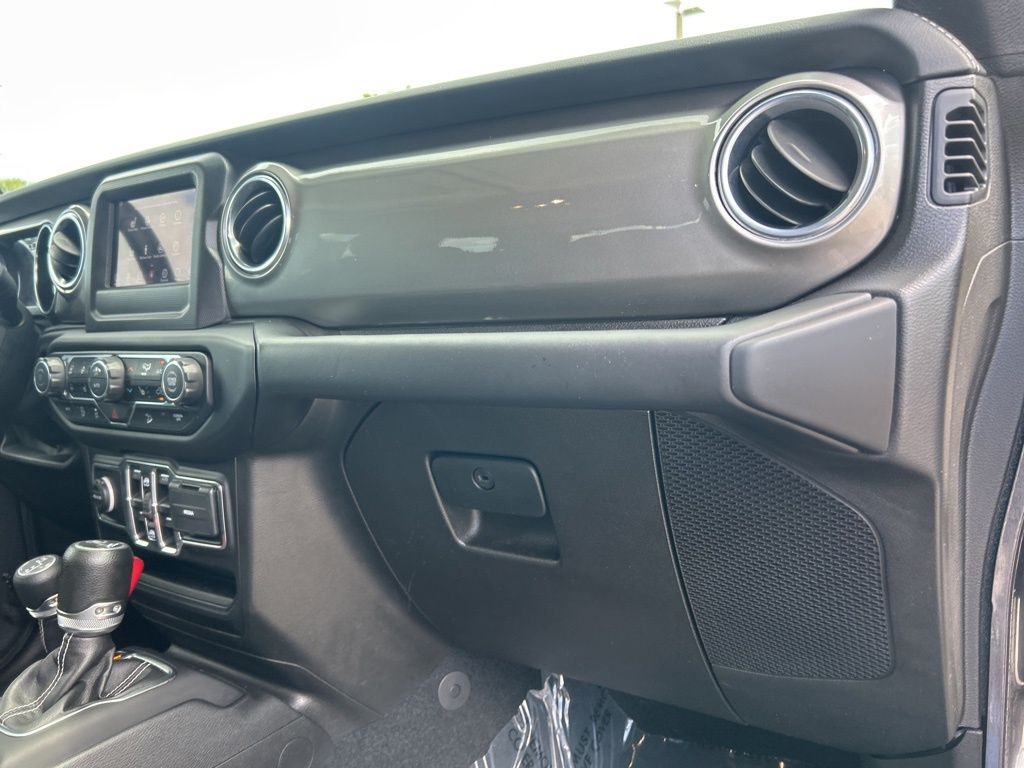 2019 Jeep Wrangler Unlimited Sahara photo 25