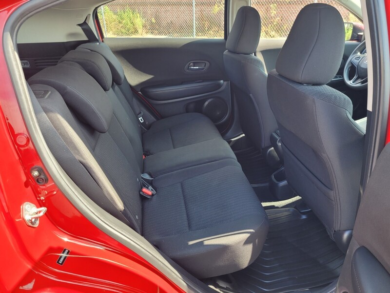 2016 Honda HR-V LX photo 13