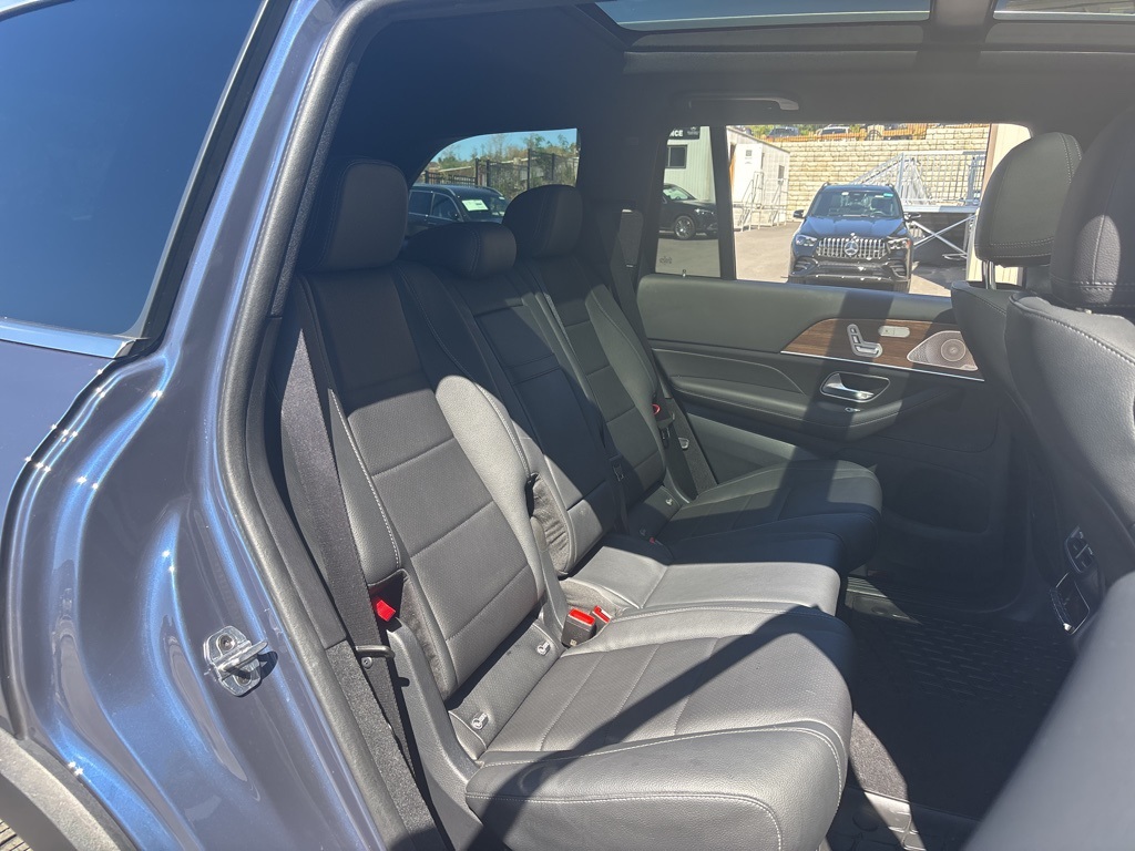 2025 Mercedes Benz GLS 450 4MATIC photo 14