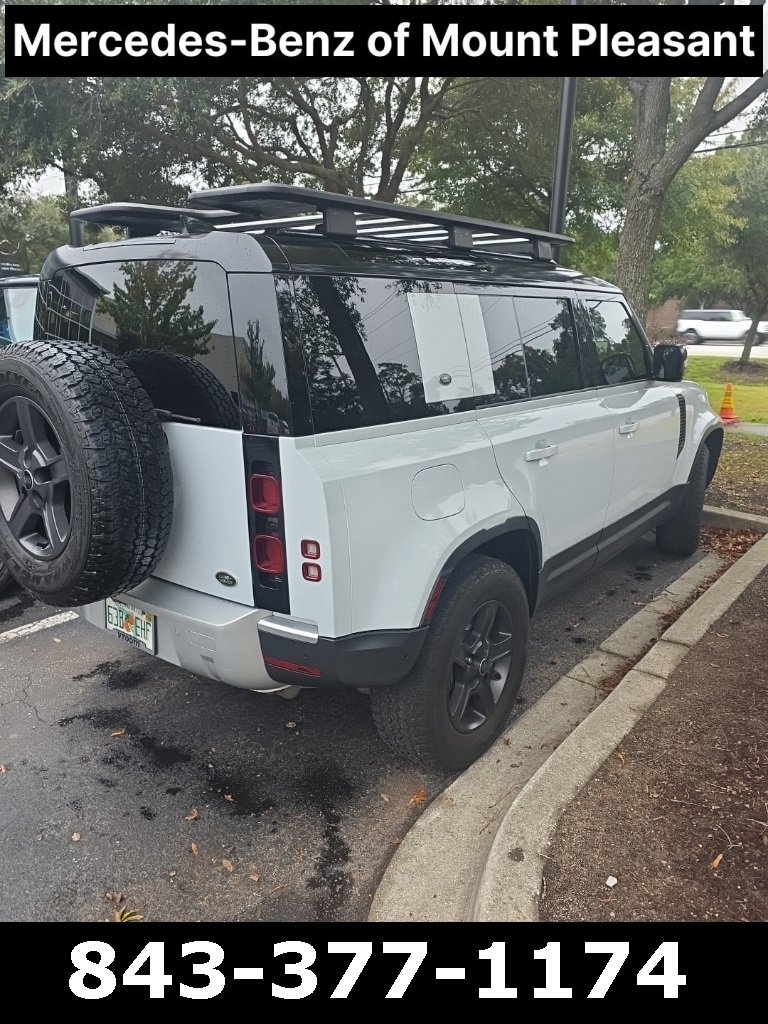 2022 Land Rover Defender 110 Standard photo 2
