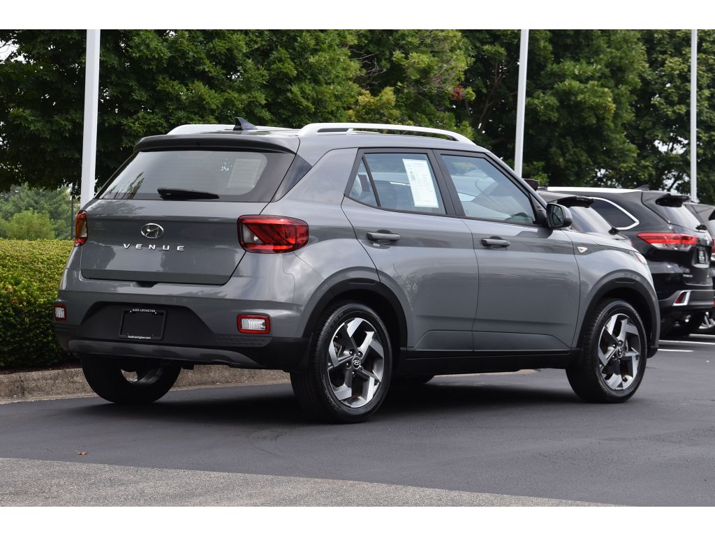 2022 Hyundai Venue SEL Limited photo 4