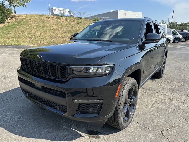 2025 Jeep Grand Cherokee L photo 2