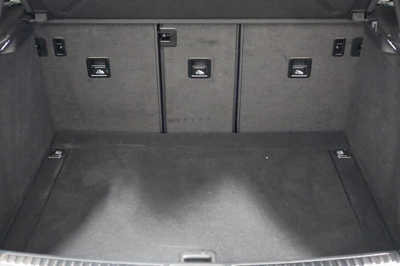2021 Porsche Macan Base photo 38