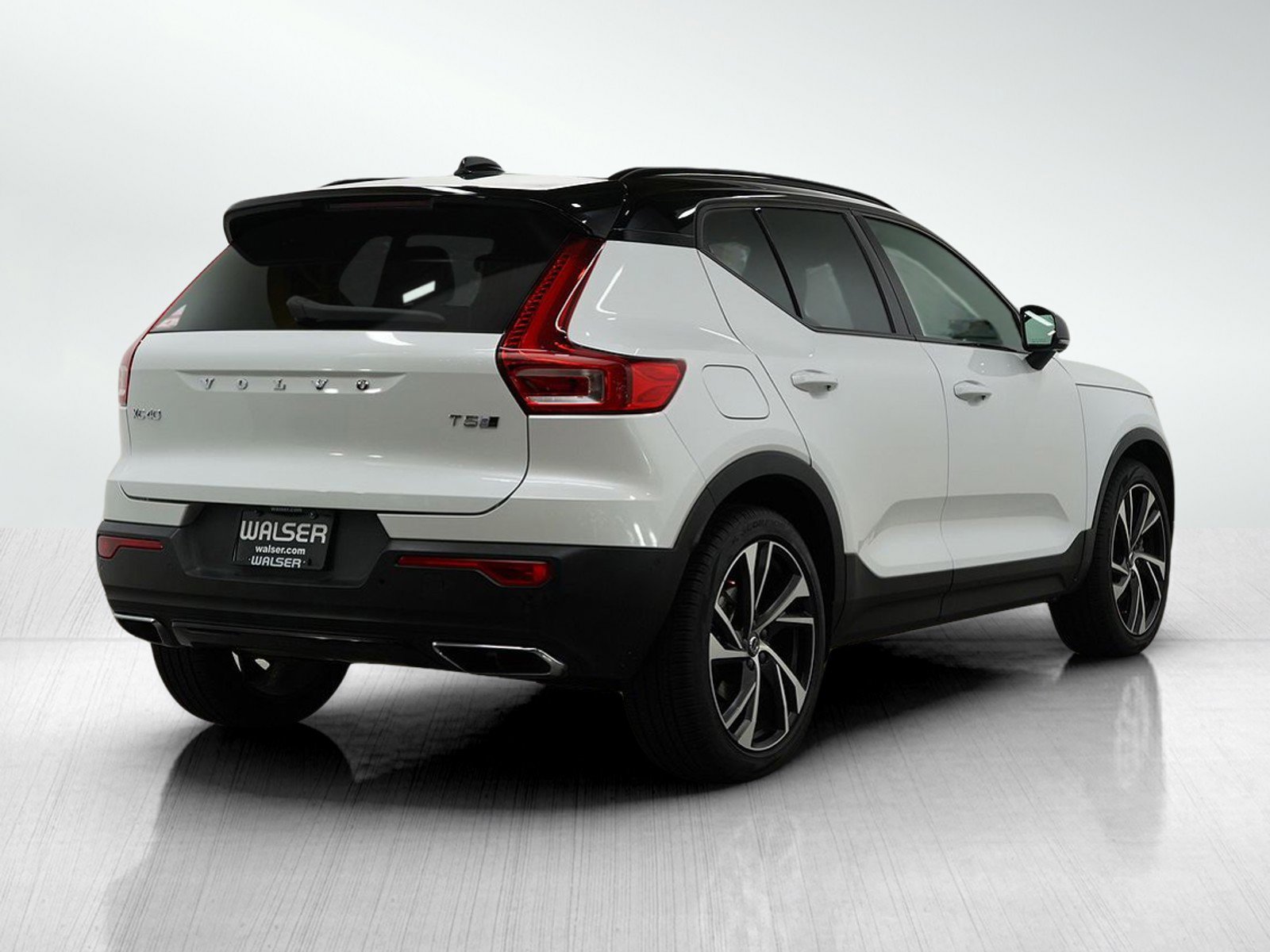 2019 Volvo XC40 R-Design photo 4