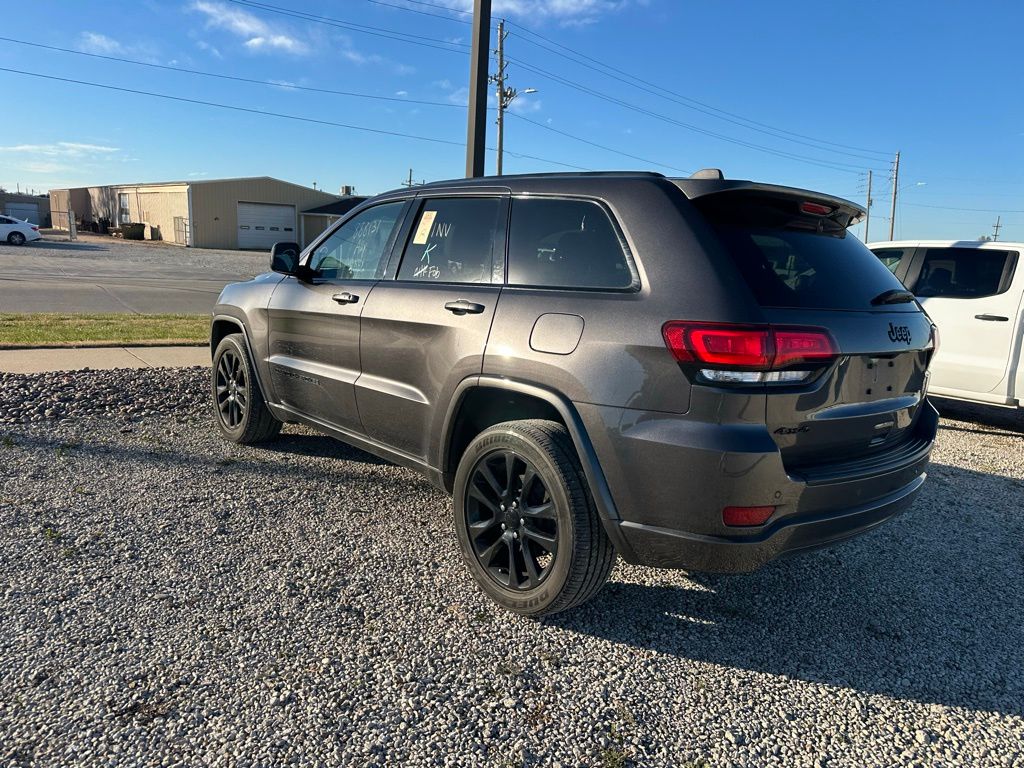 2021 Jeep Grand Cherokee Laredo X photo 3