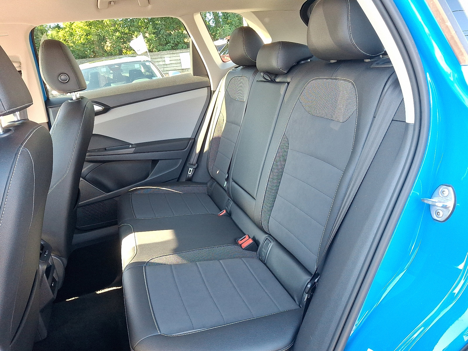 2022 Volkswagen Taos SE photo 8
