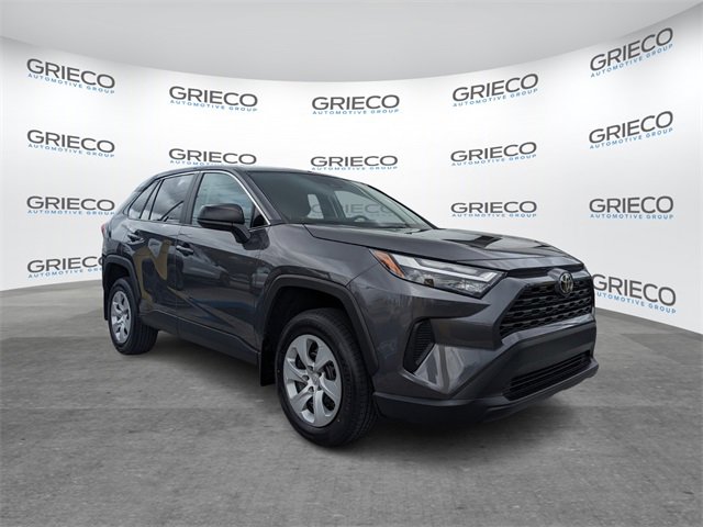 2024 Toyota RAV4 LE's photo