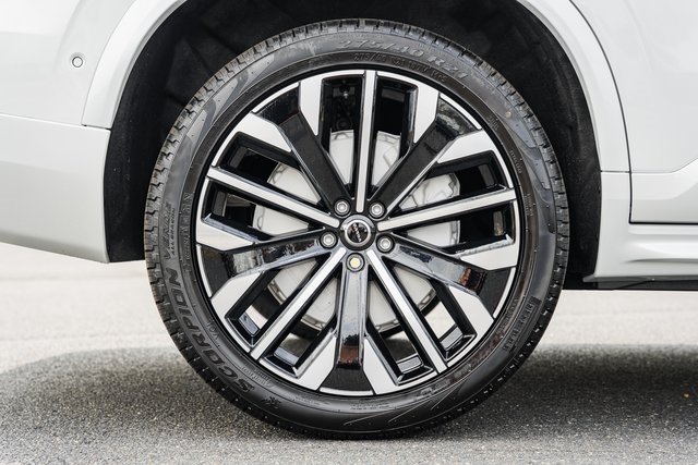 2026 Volvo XC90 T8 Plus photo 12