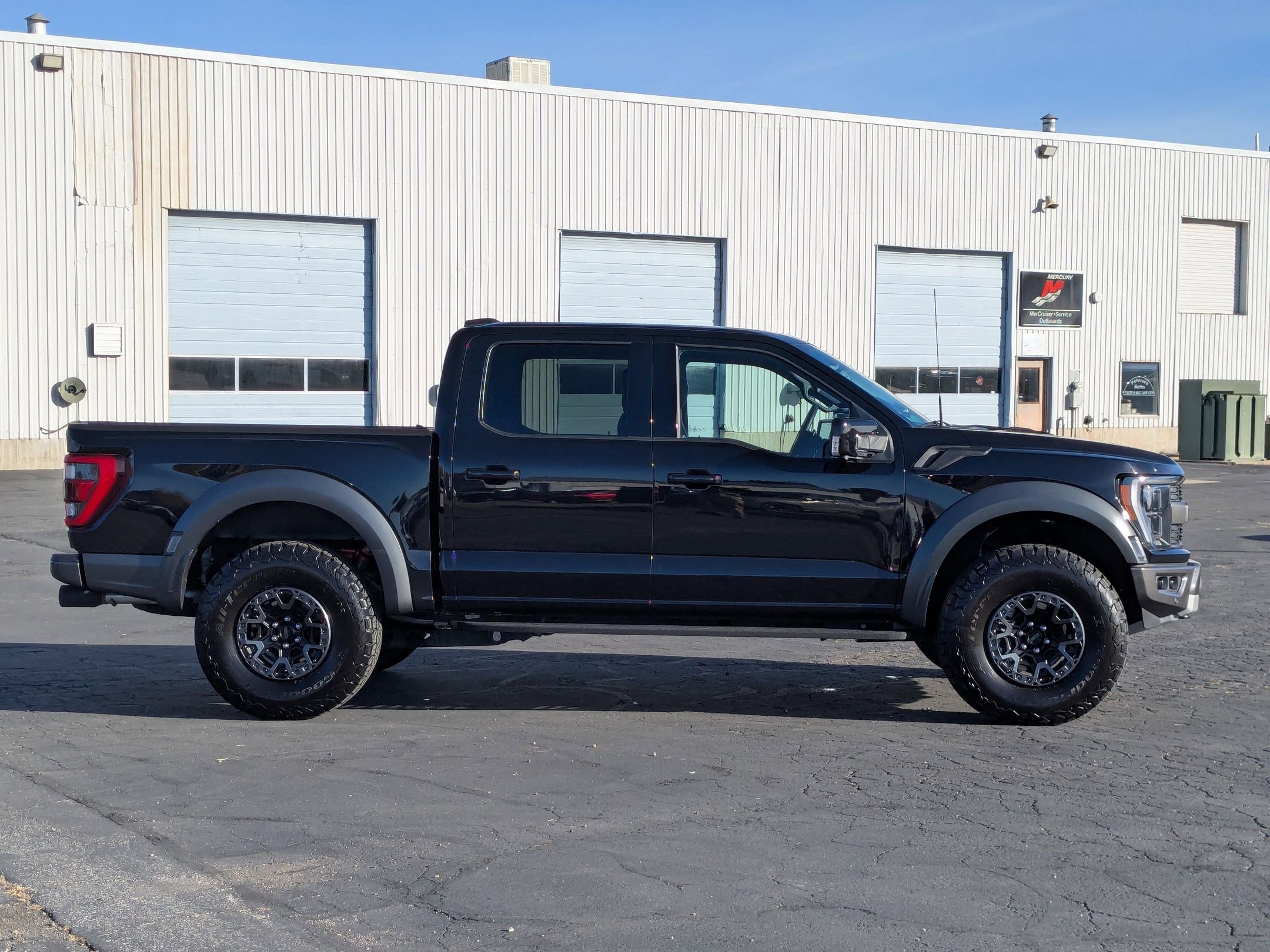 2022 Ford F-150 Raptor photo 2