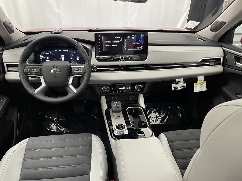 2025 Mitsubishi Outlander SE photo 10