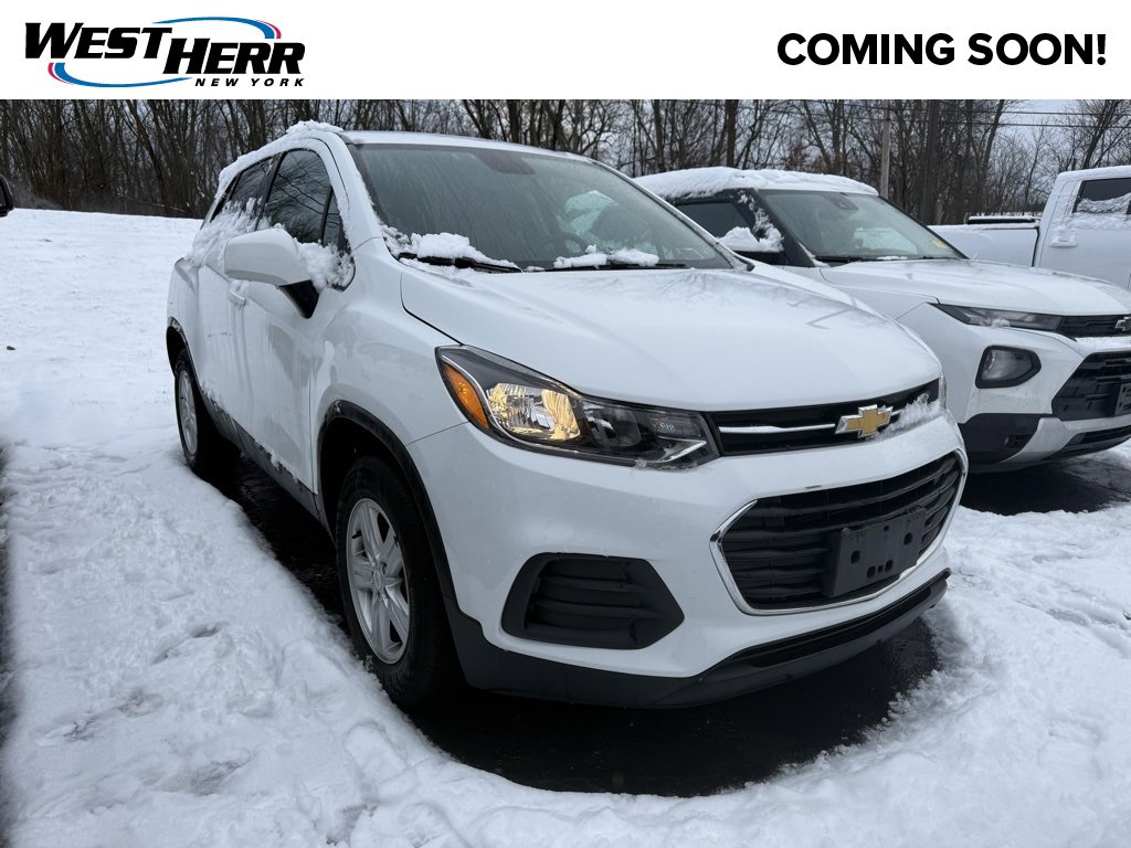 2022 Chevrolet Trax LS's photo