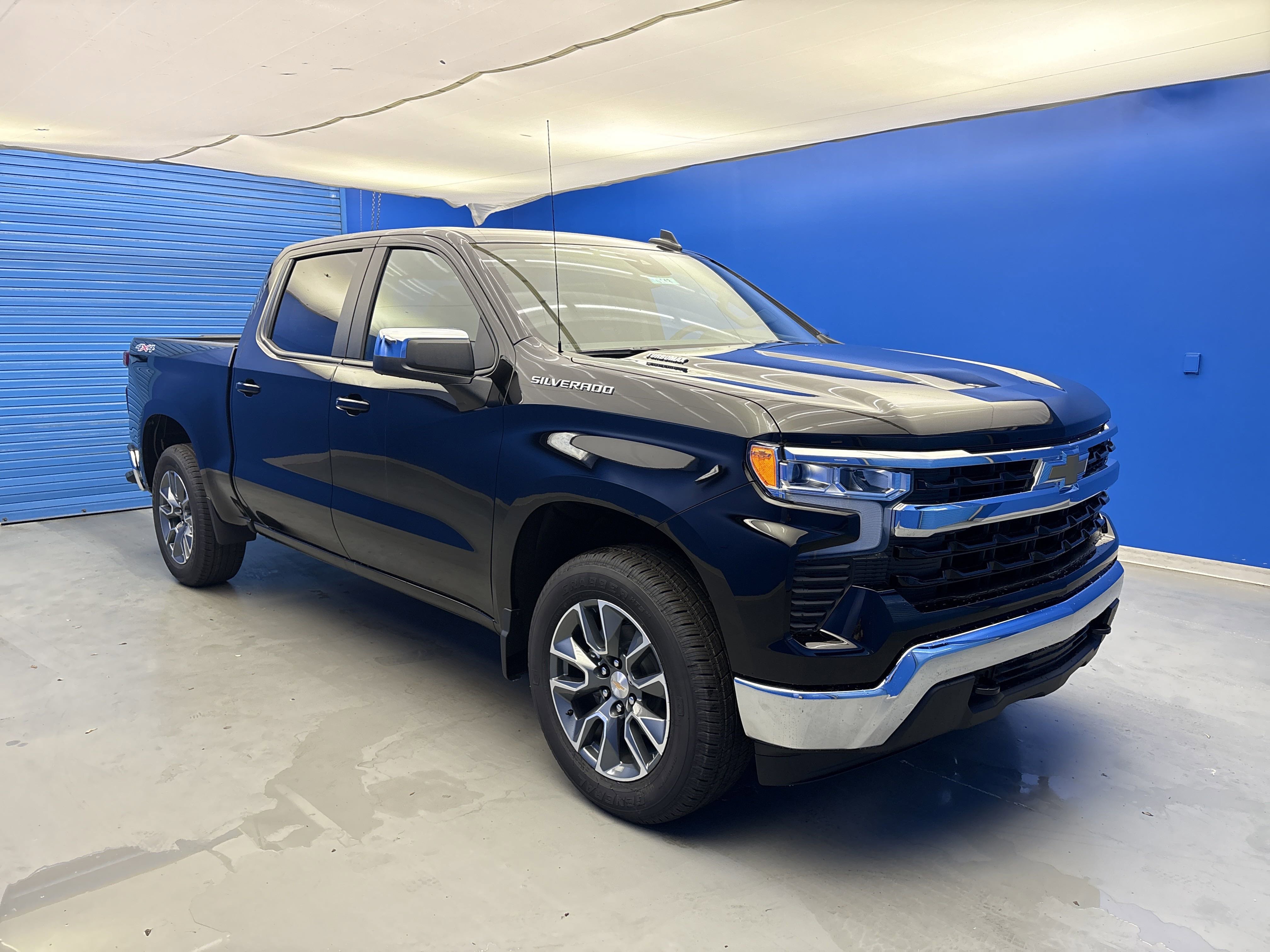 2026 Chevrolet Silverado 1500 LT photo 2