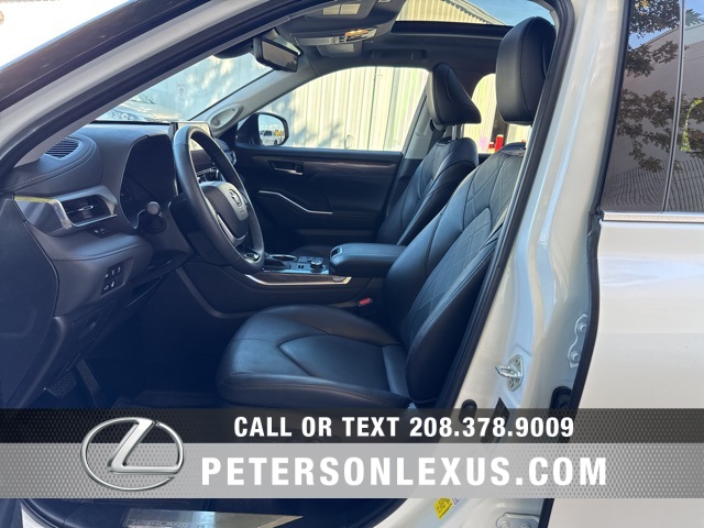 2024 Toyota Highlander Platinum photo 23