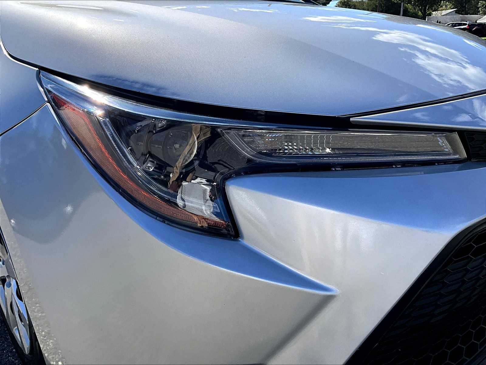 2021 Toyota Corolla LE photo 32