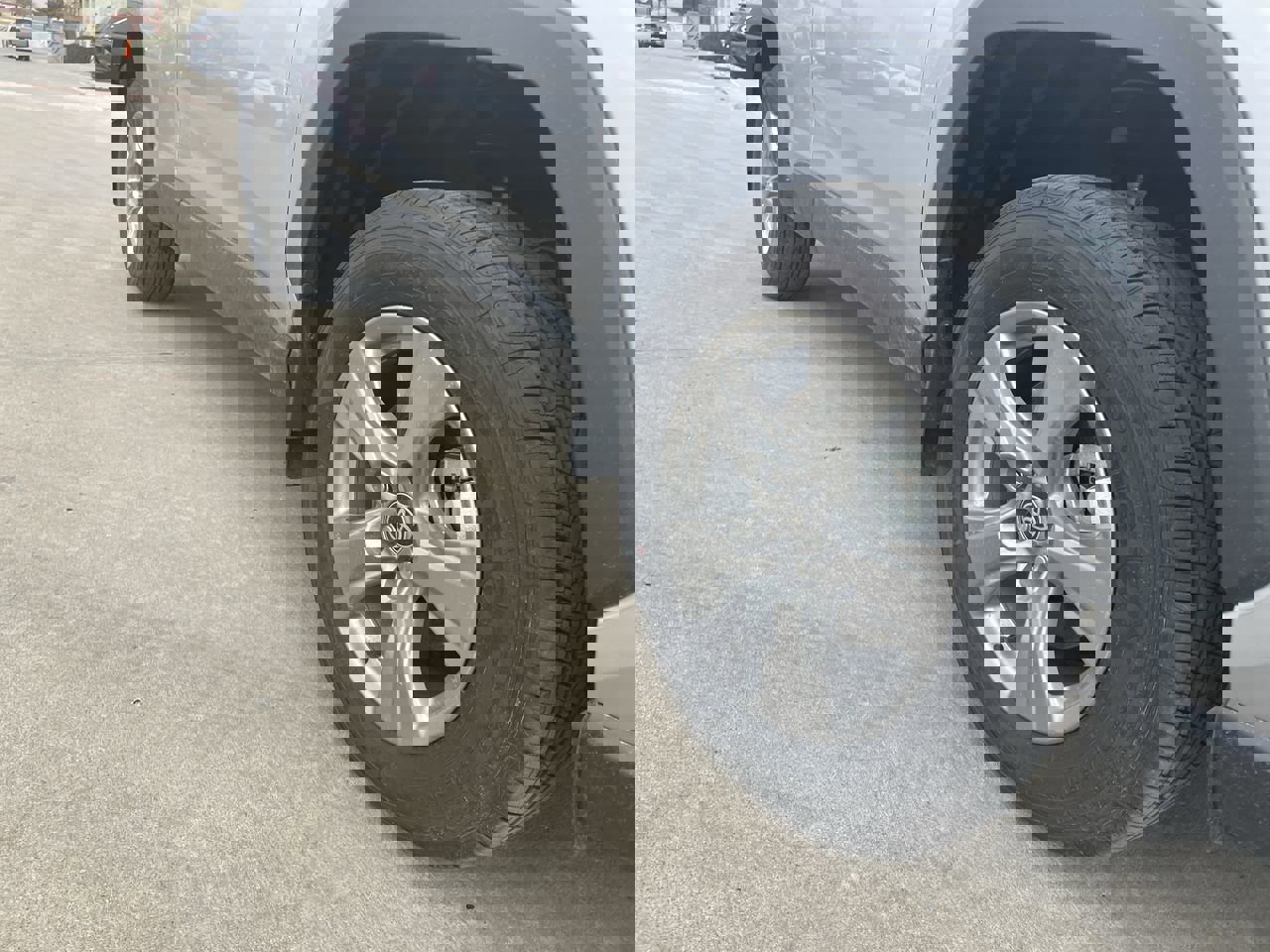 Used 2025 Toyota RAV4 XLE with VIN 2T3P1RFV8SW599568 for sale in Kansas City