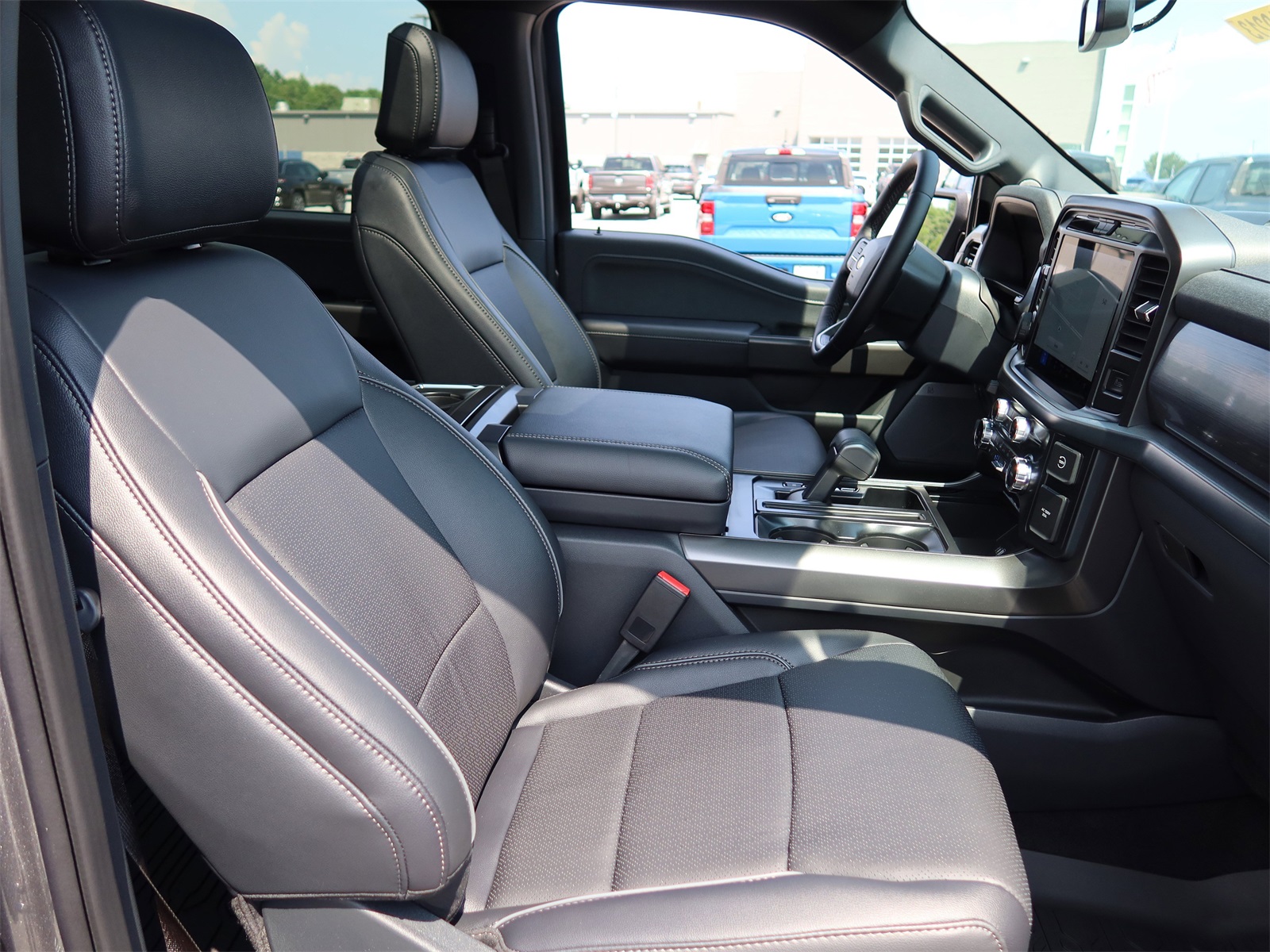 2025 Ford F-150 Lariat photo 9