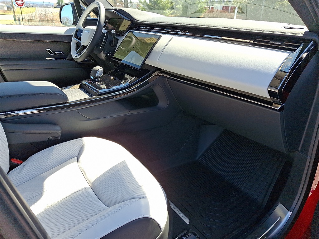 2025 Land Rover Range Rover Sport SE photo 4
