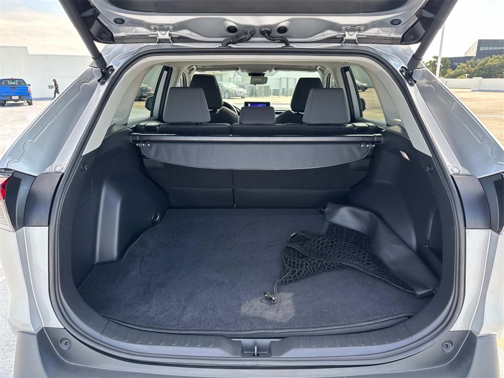 2024 Toyota RAV4 XLE photo 4