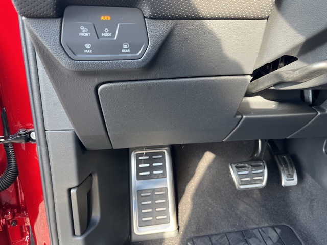 2024 Volkswagen Atlas Cross Sport SEL R-Line photo 12