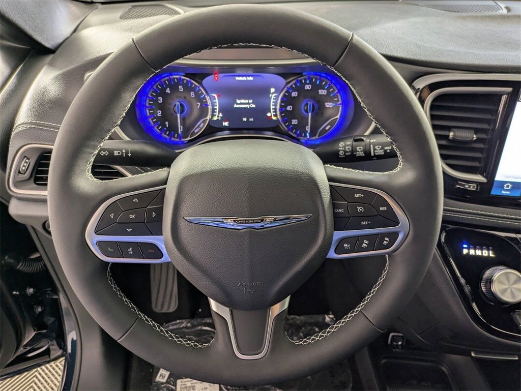 2025 Chrysler Pacifica photo 16