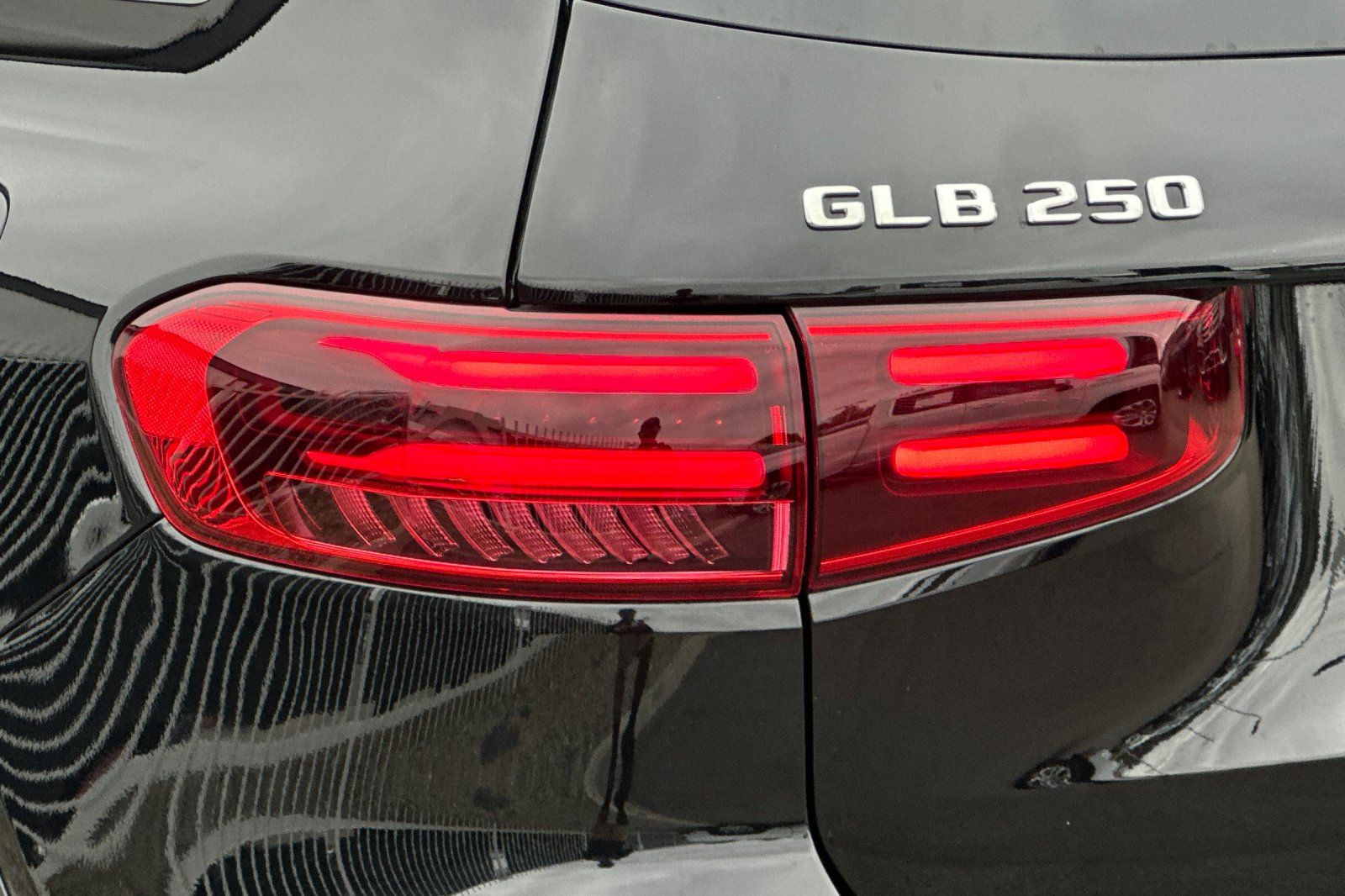 2025 Mercedes Benz GLB 250 photo 11