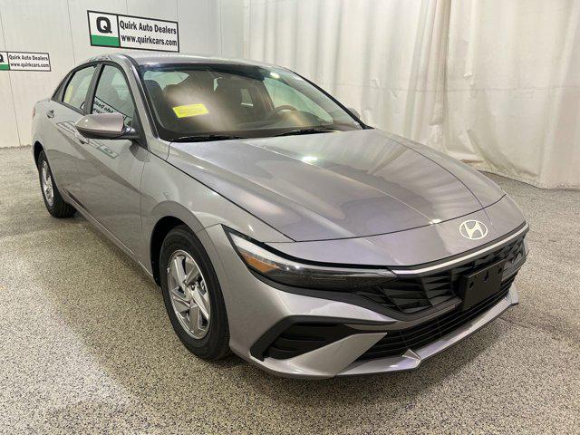 2025 Hyundai Elantra SE's photo