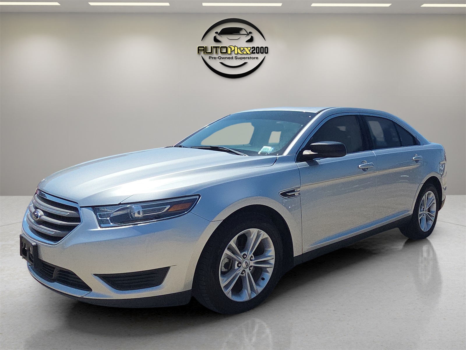 2018 Ford Taurus SE photo 2