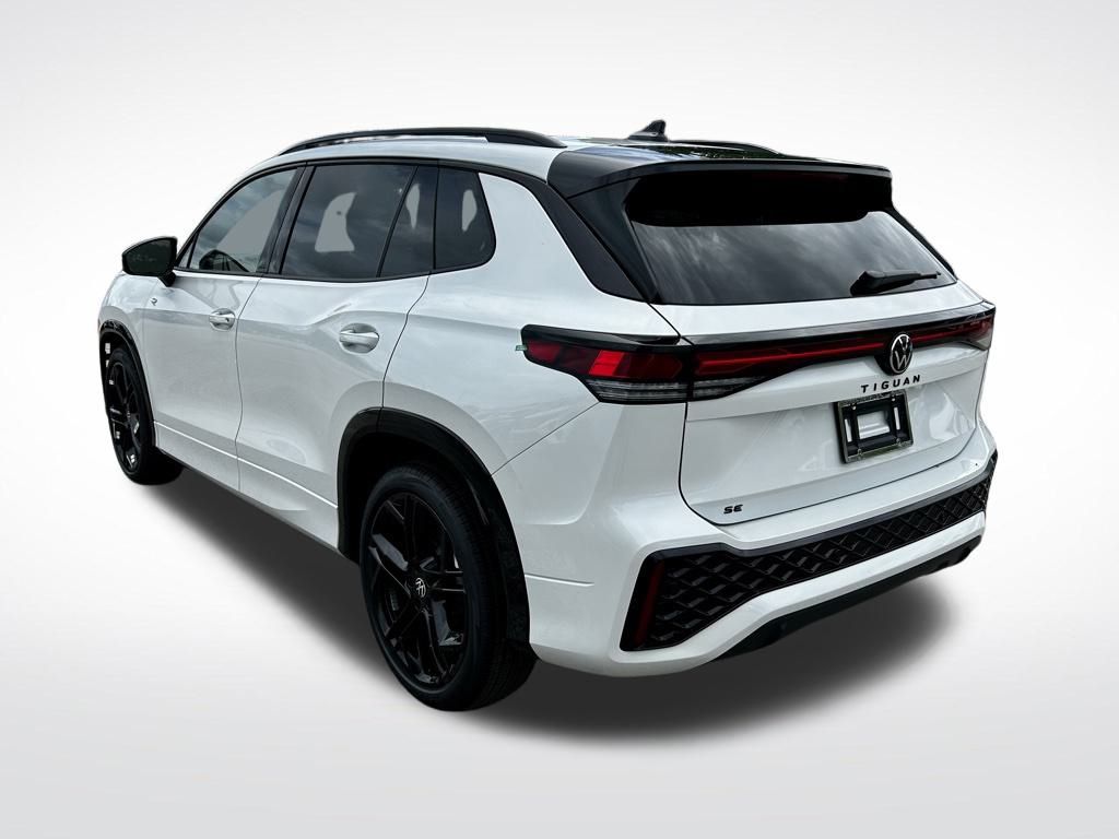 2025 Volkswagen Tiguan SE R-Line Black photo 2
