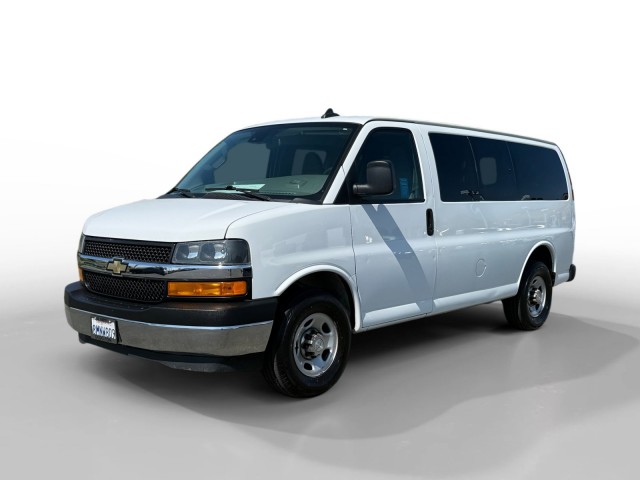 2020 Chevrolet Express Passenger LT's photo