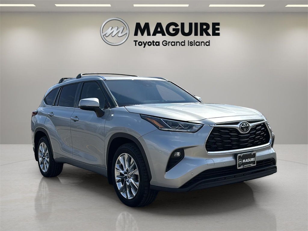 2022 Toyota Highlander Limited photo 3