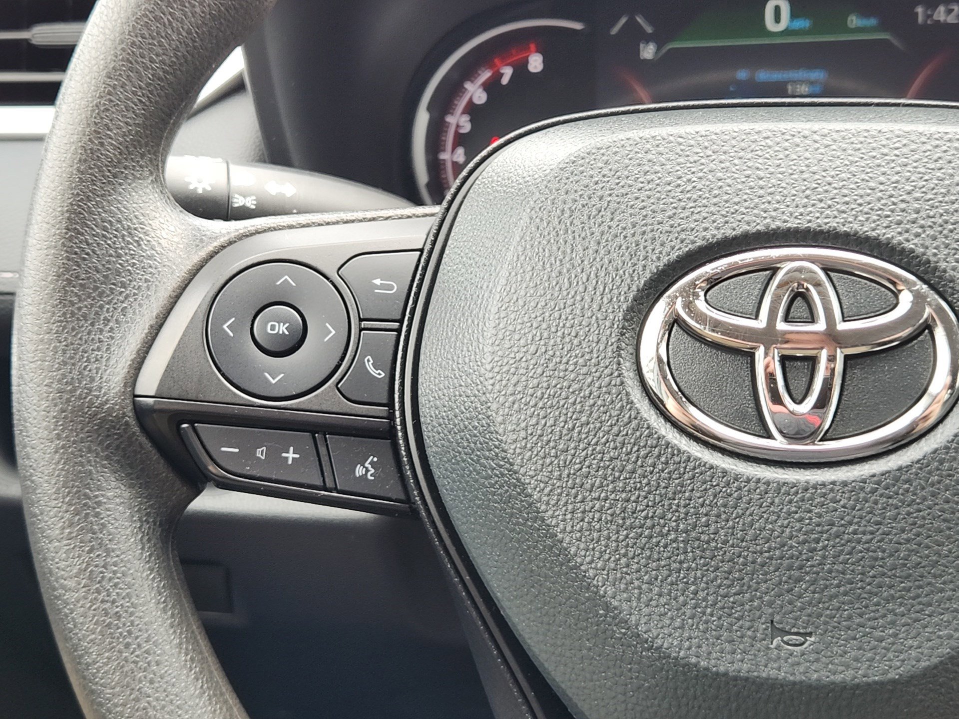 2025 Toyota RAV4 XLE photo 19