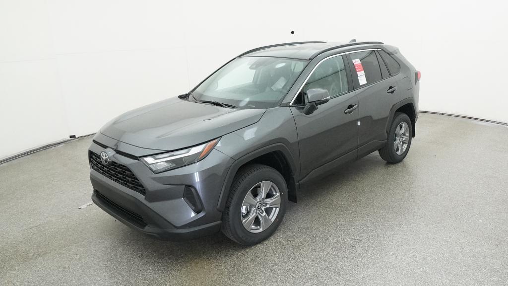 2025 Toyota RAV4 XLE's photo