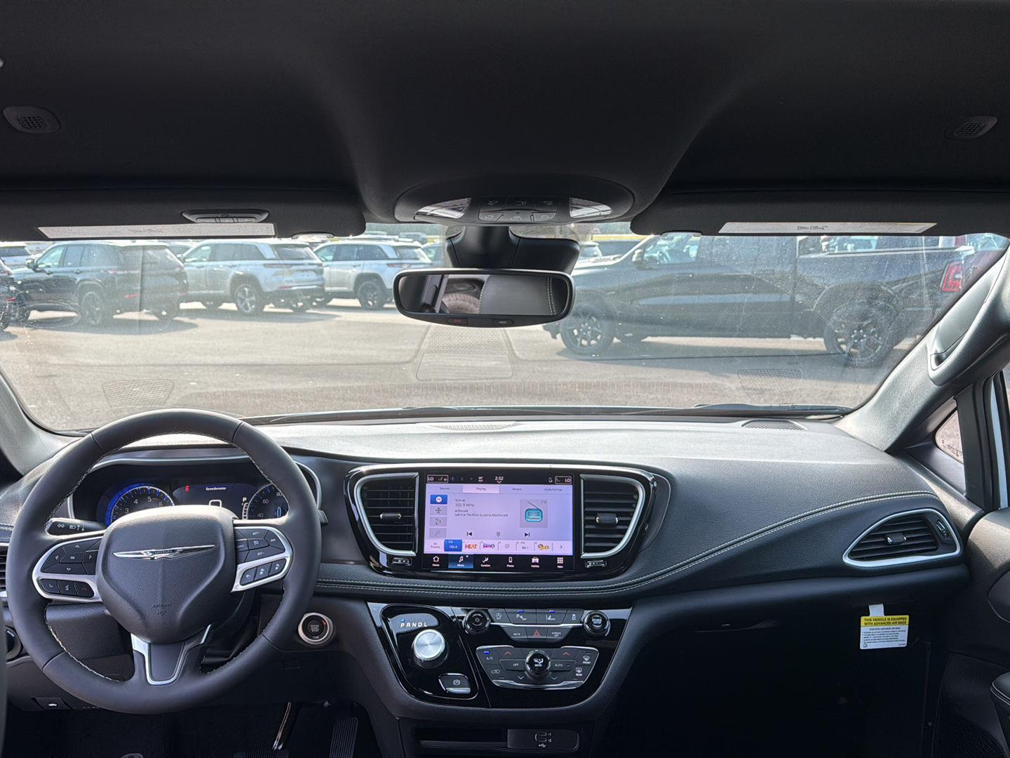 2026 Chrysler Pacifica photo 4