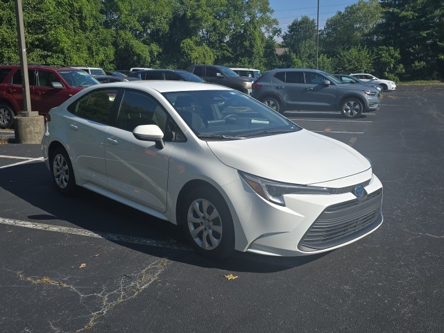 Used 2024 Toyota Corolla LE with VIN JTDBCMFE1R3039718 for sale in Northfield, Minnesota