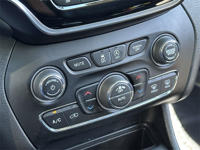 2019 Jeep Cherokee Limited photo 19