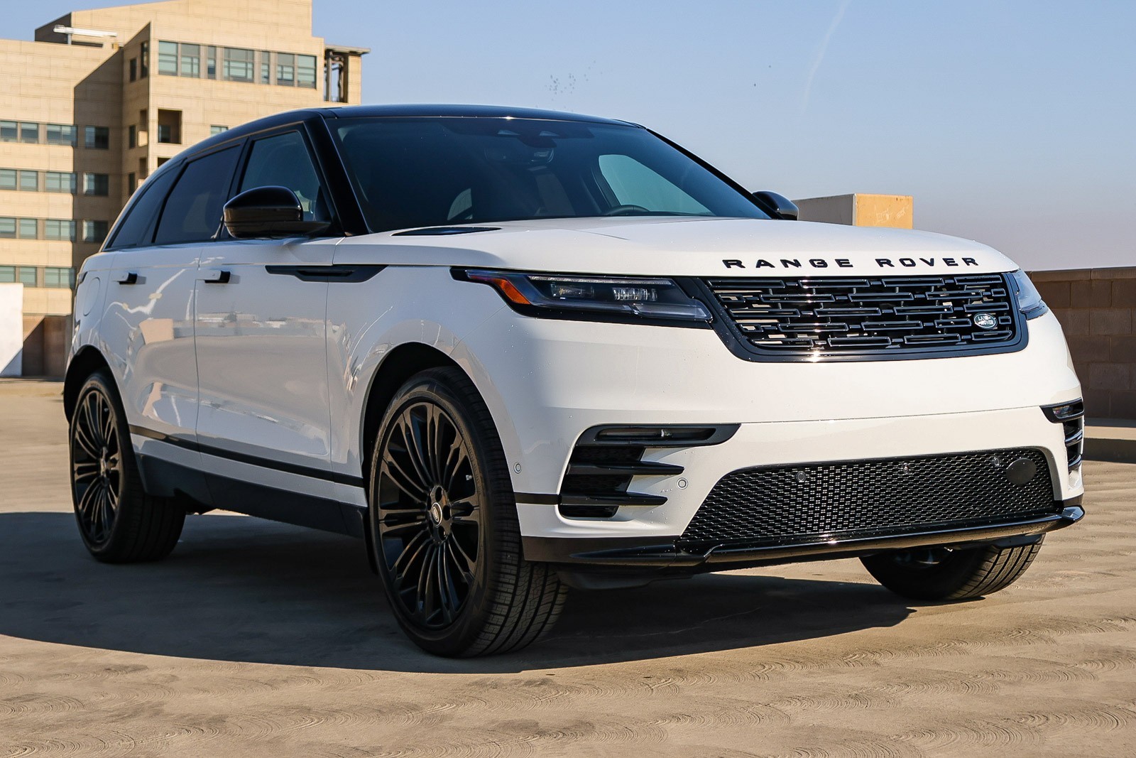 2026 Land Rover Range Rover Velar SE photo 2