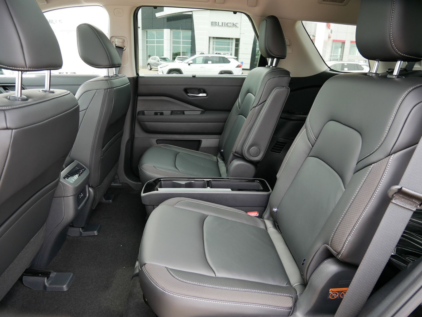 2025 Nissan Pathfinder SL photo 15