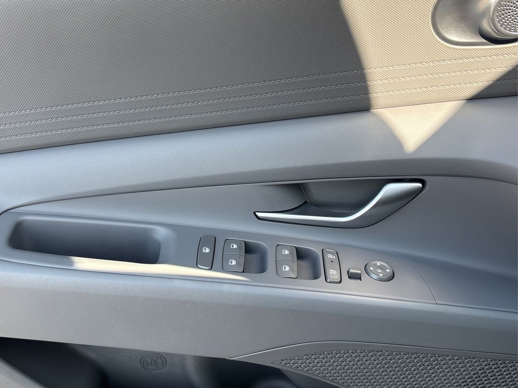 2024 Hyundai Elantra SE photo 19