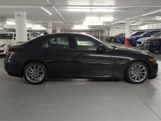 2025 Alfa Romeo Giulia Base photo 8
