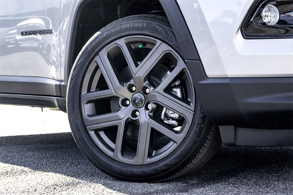 2026 Jeep Compass Limited photo 2