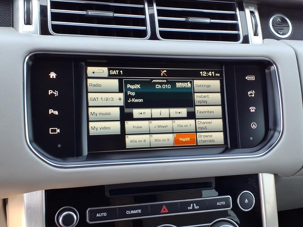 2016 Land Rover Range Rover HSE photo 11