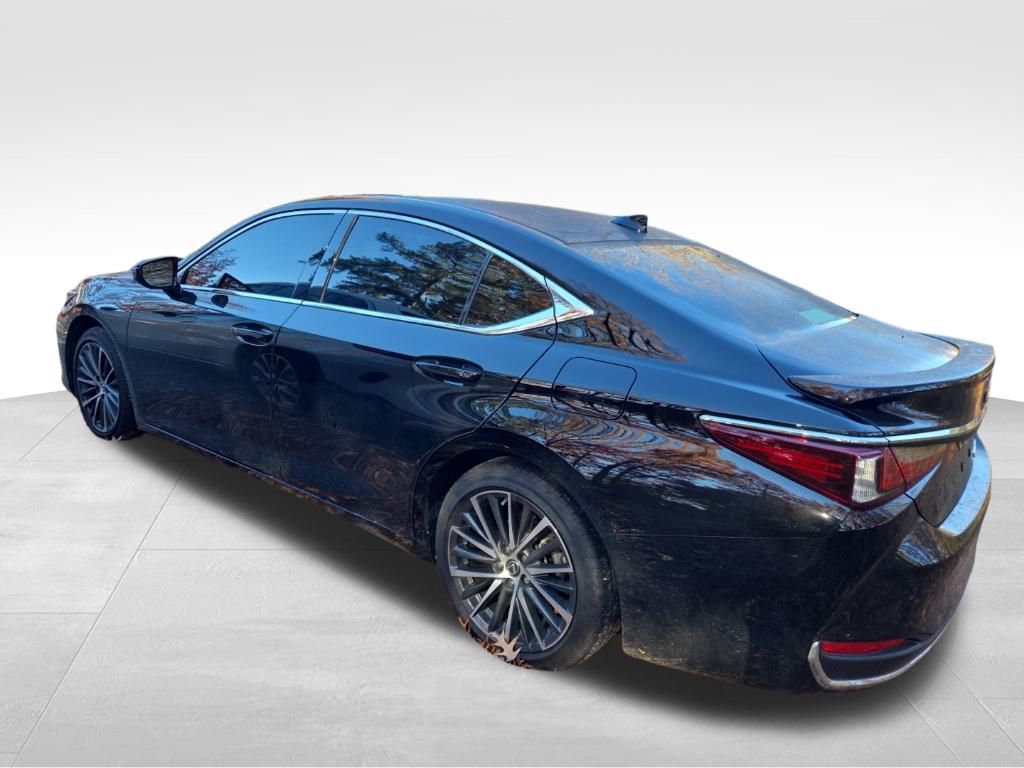 2023 Lexus ES 300h photo 4