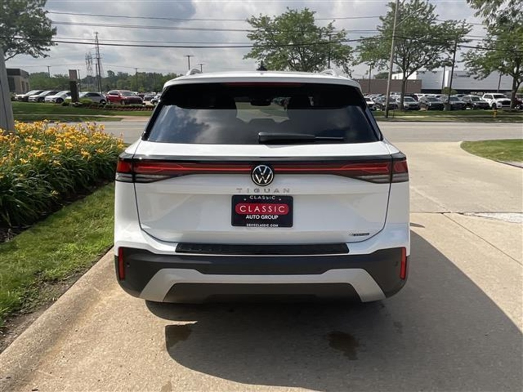 2025 Volkswagen Tiguan S photo 2