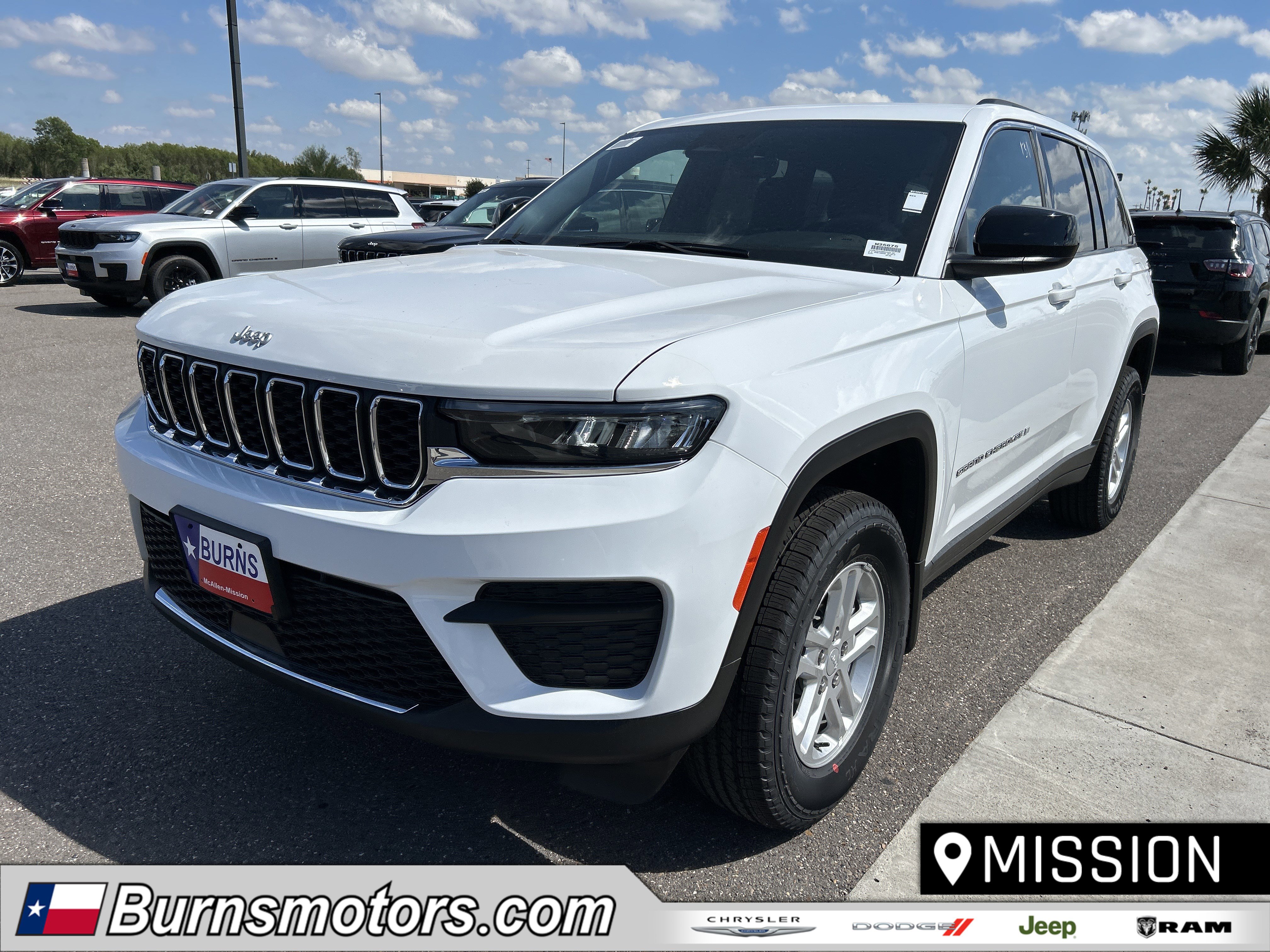 2025 Jeep Grand Cherokee Laredo's photo