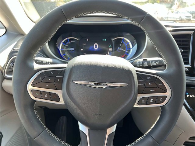2022 Chrysler Pacifica Hybrid Touring L photo 17