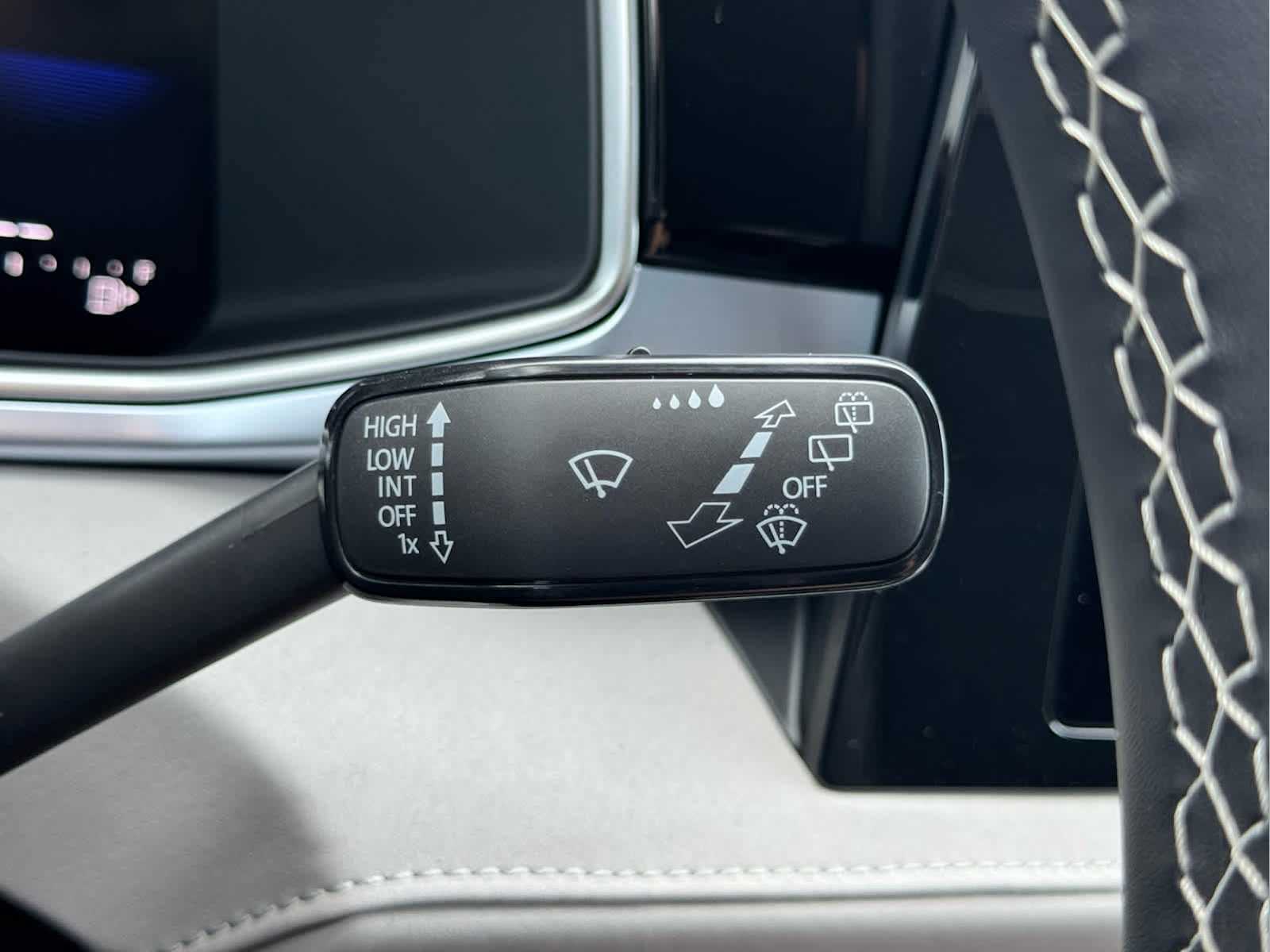 2025 Volkswagen Taos SE photo 15