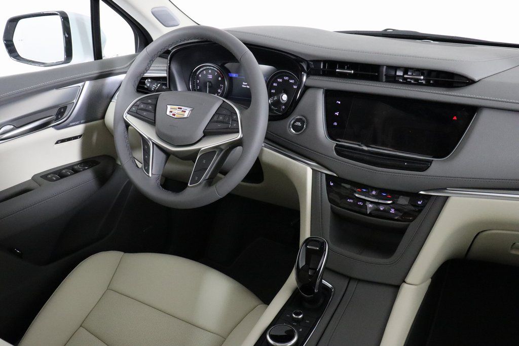 2025 Cadillac XT5 Premium Luxury photo 2